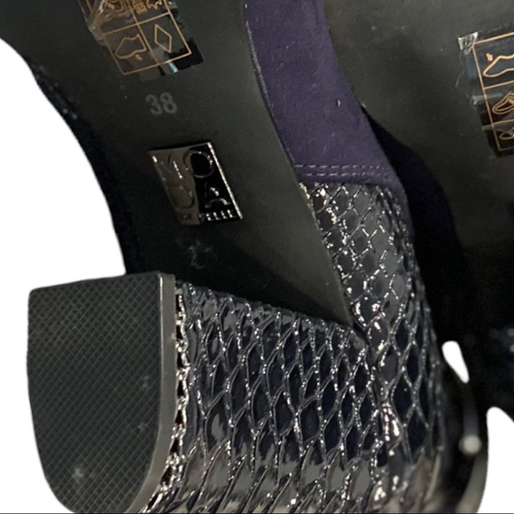 Moda in Pelle Leather ankle boots. Blue. Chain detailing. EUC - Picture 12 of 14